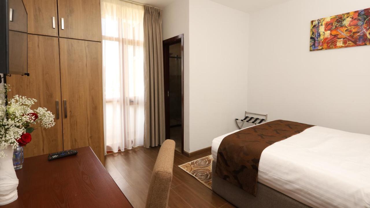 Black Horse Hotel Apartment Addis-Abeba Extérieur photo