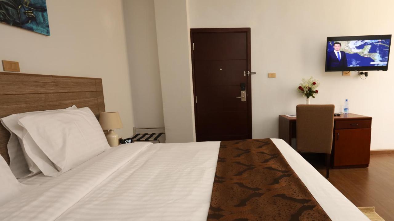Black Horse Hotel Apartment Addis-Abeba Extérieur photo